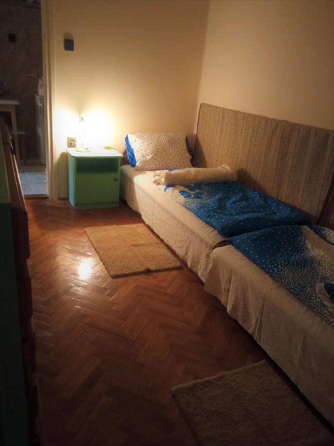 Fuesti Fecske Apartman Hajdúszoboszló Buitenkant foto