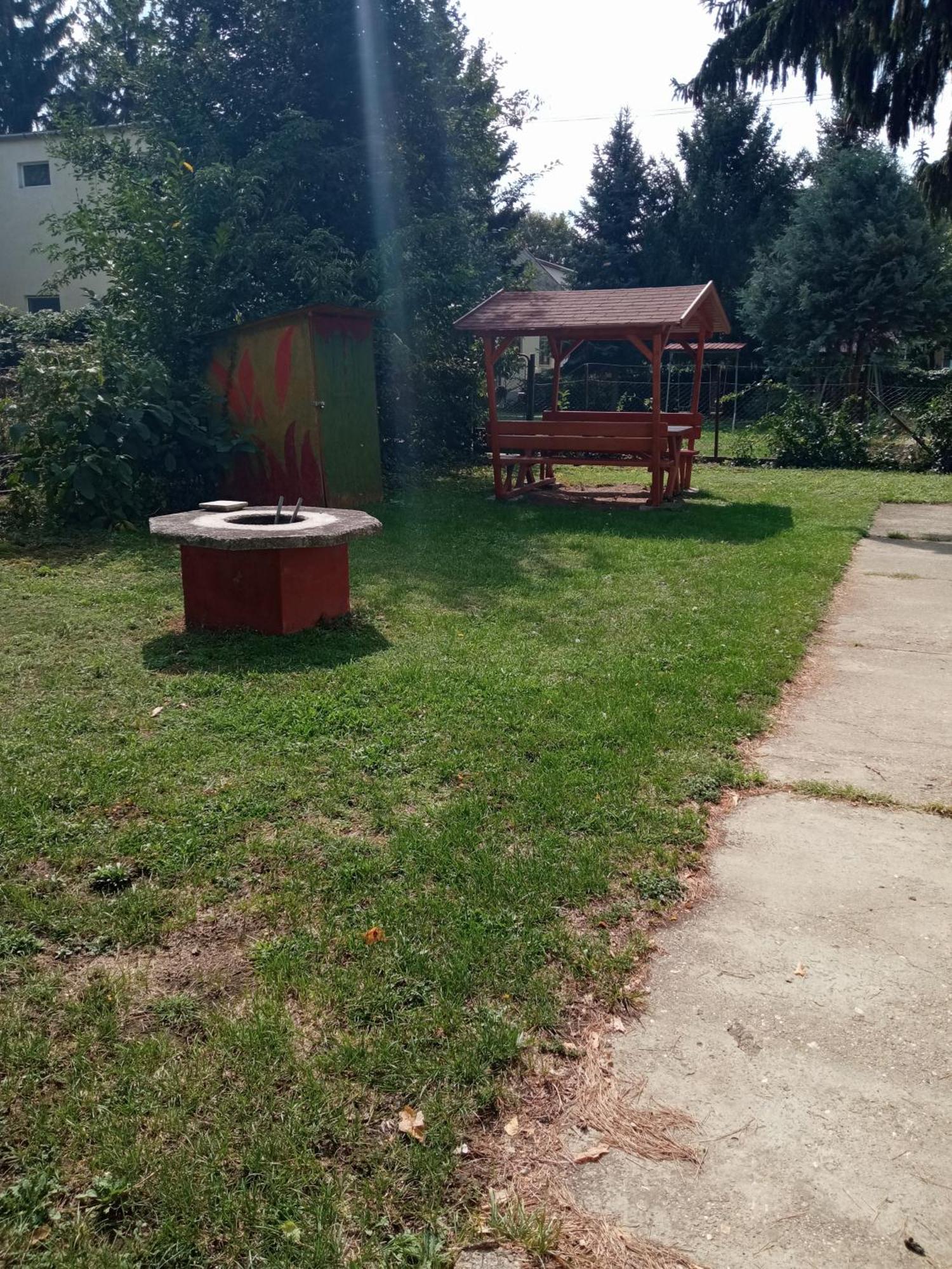 Fuesti Fecske Apartman Hajdúszoboszló Buitenkant foto